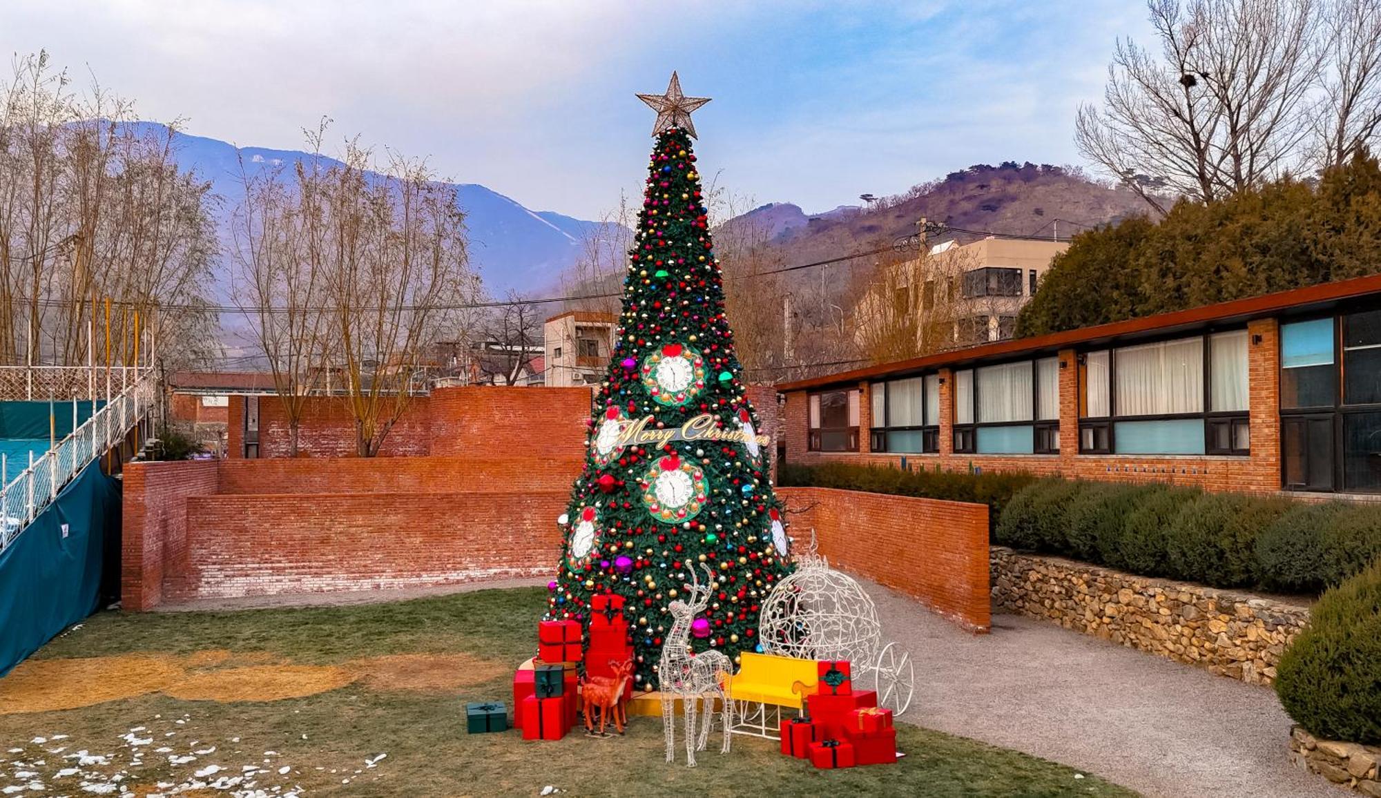 Brickyard Retreat At Mutianyu Great Wall Adjoin To Mutianyu Great Wall - Room With The View Of Great Wall - Free Chinese Massage Experience - Vehicle Shuttle Service - International Catering - Spa& Nail Beauty Facilities Huairou Dış mekan fotoğraf